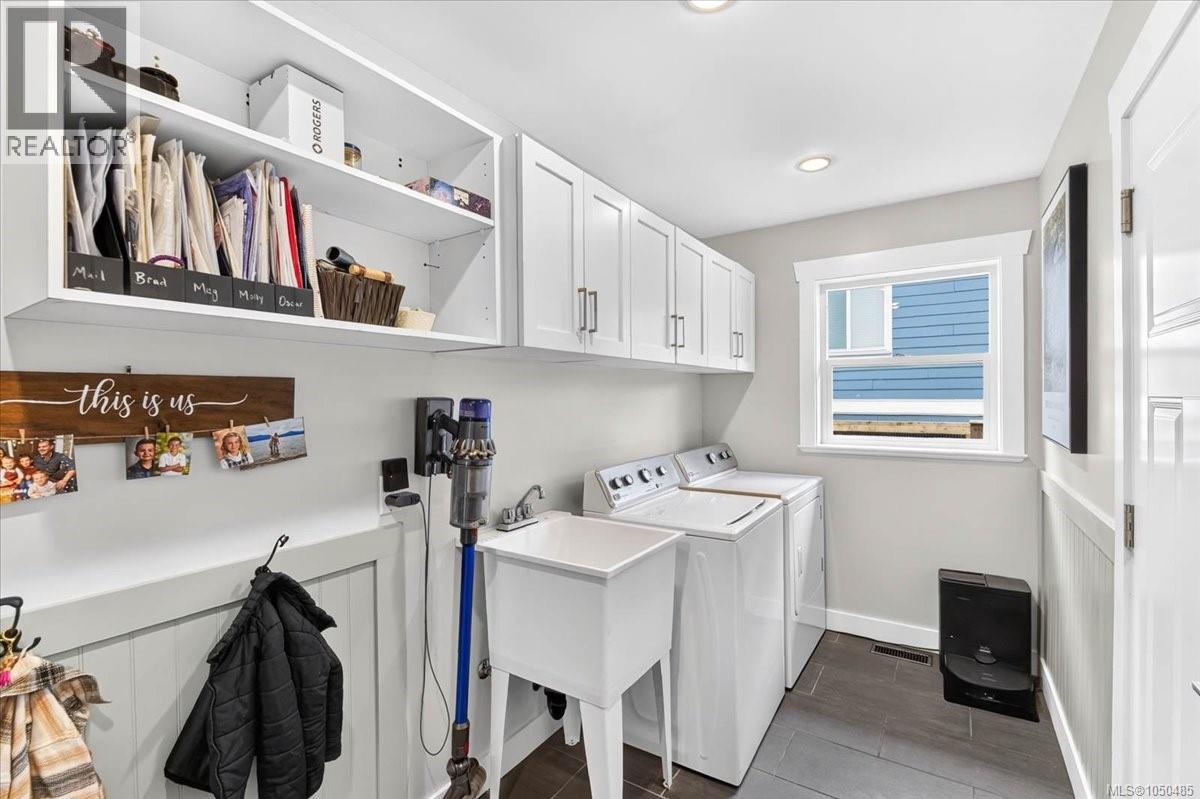 3615 Lyall Point Cres - Image 24