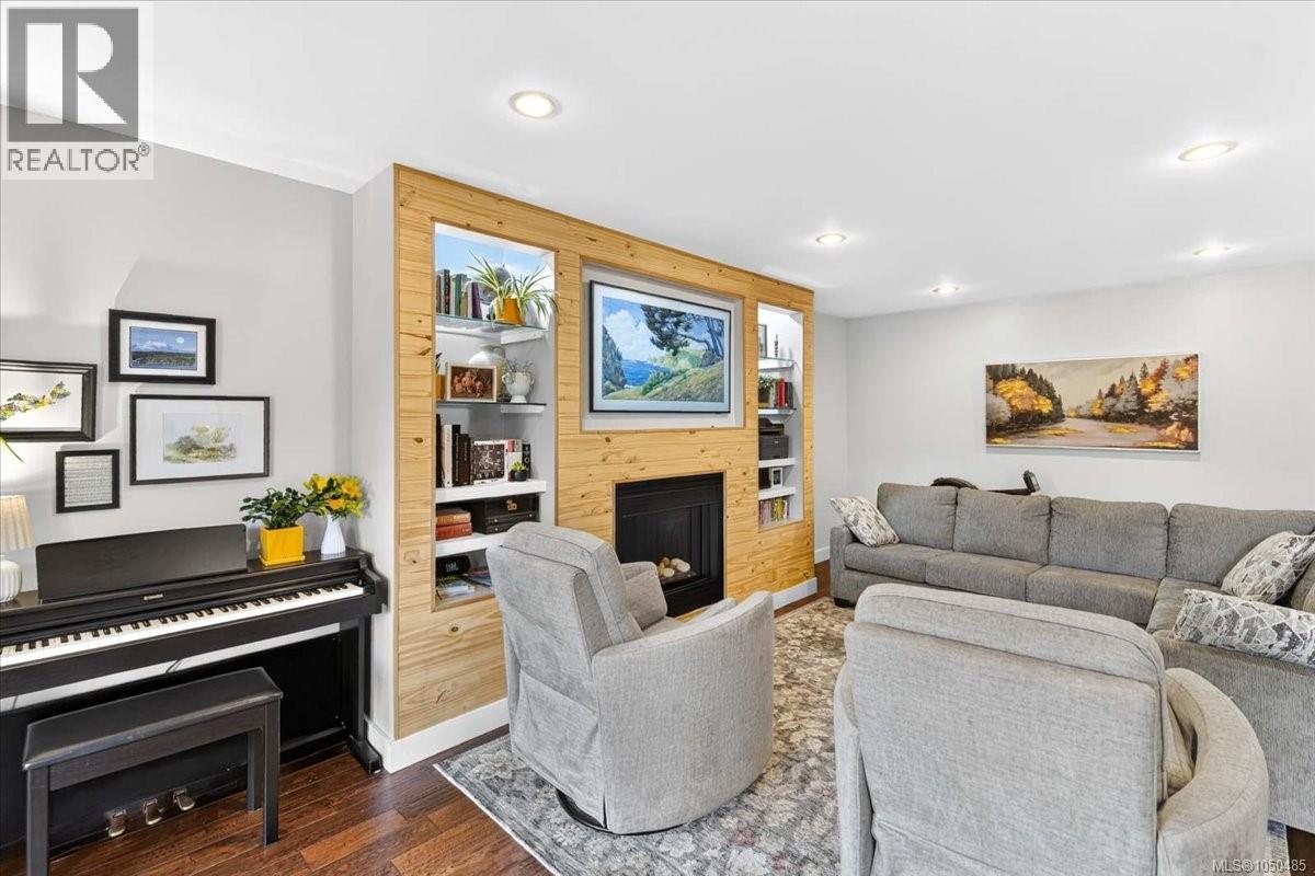 3615 Lyall Point Cres - Image 21