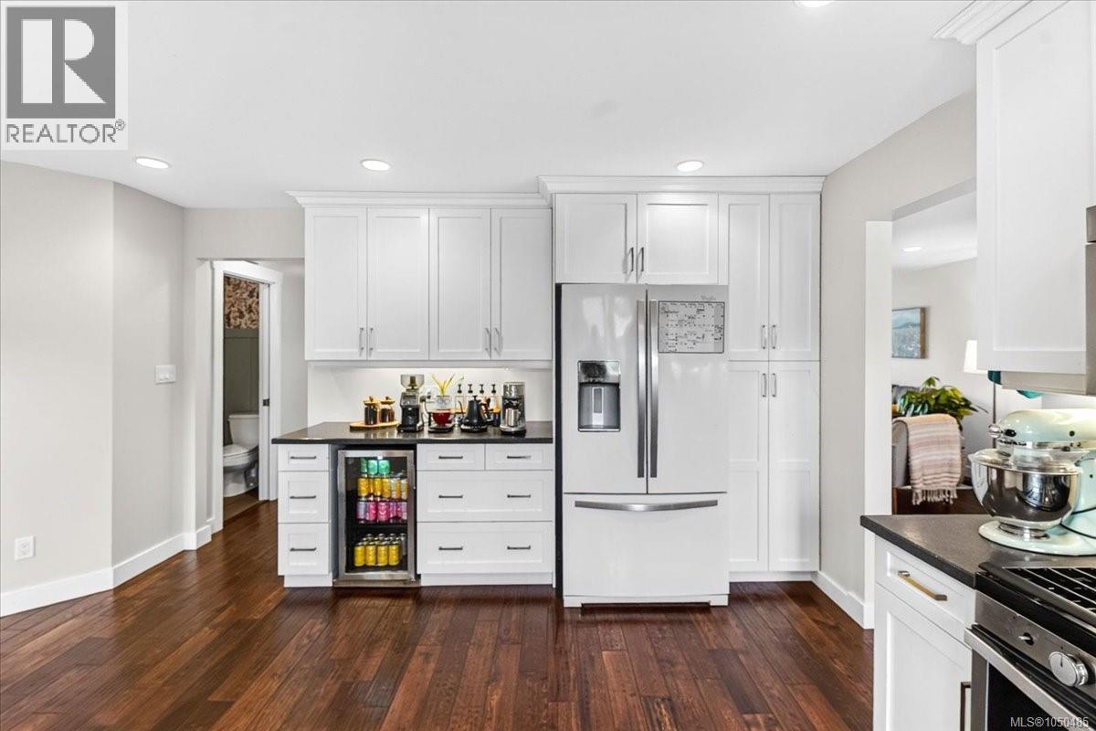 3615 Lyall Point Cres - 8