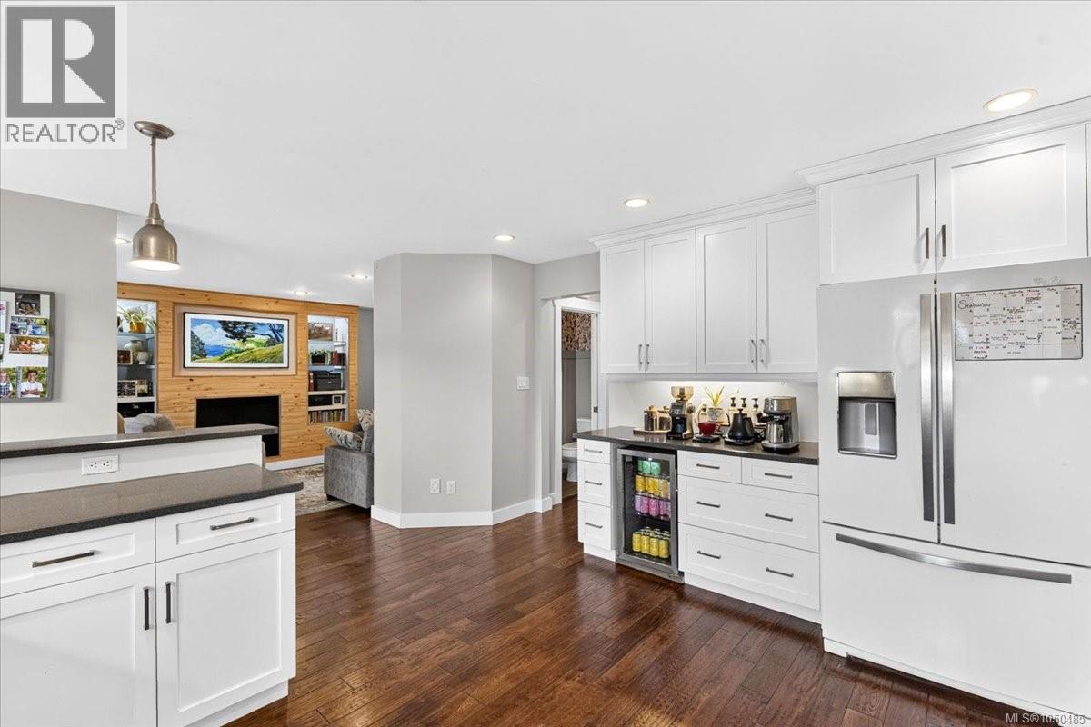 3615 Lyall Point Cres - 10