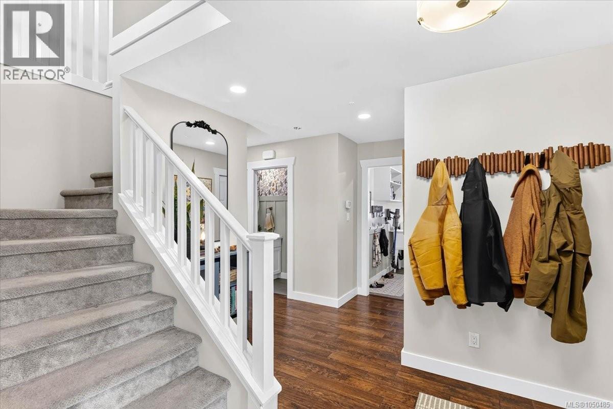 3615 Lyall Point Cres - Image 26