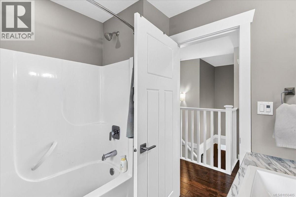 3615 Lyall Point Cres - Image 43