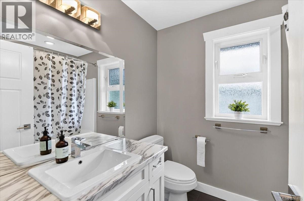 3615 Lyall Point Cres - Image 44