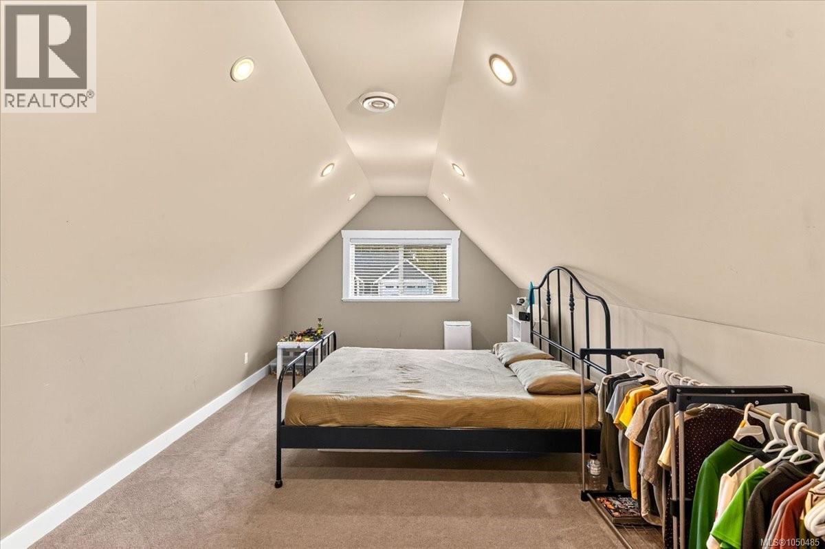 3615 Lyall Point Cres - Image 41