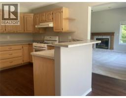 Foyer - 7594 2nd Street, Grand Forks, BC V0H1H0 Photo 11