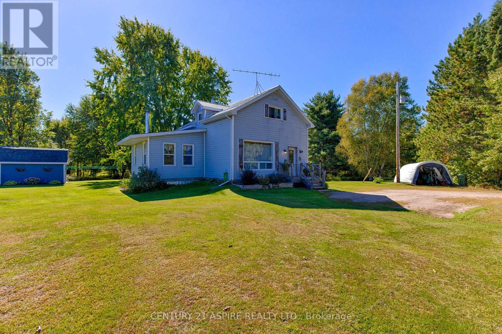 1085 FOREST LEA ROAD, Laurentian Valley — photo 2