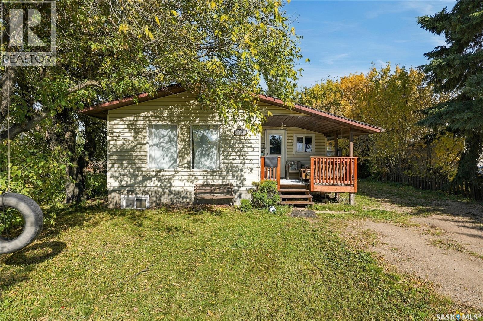 212 McDonald AVENUE E, Melfort — photo 2