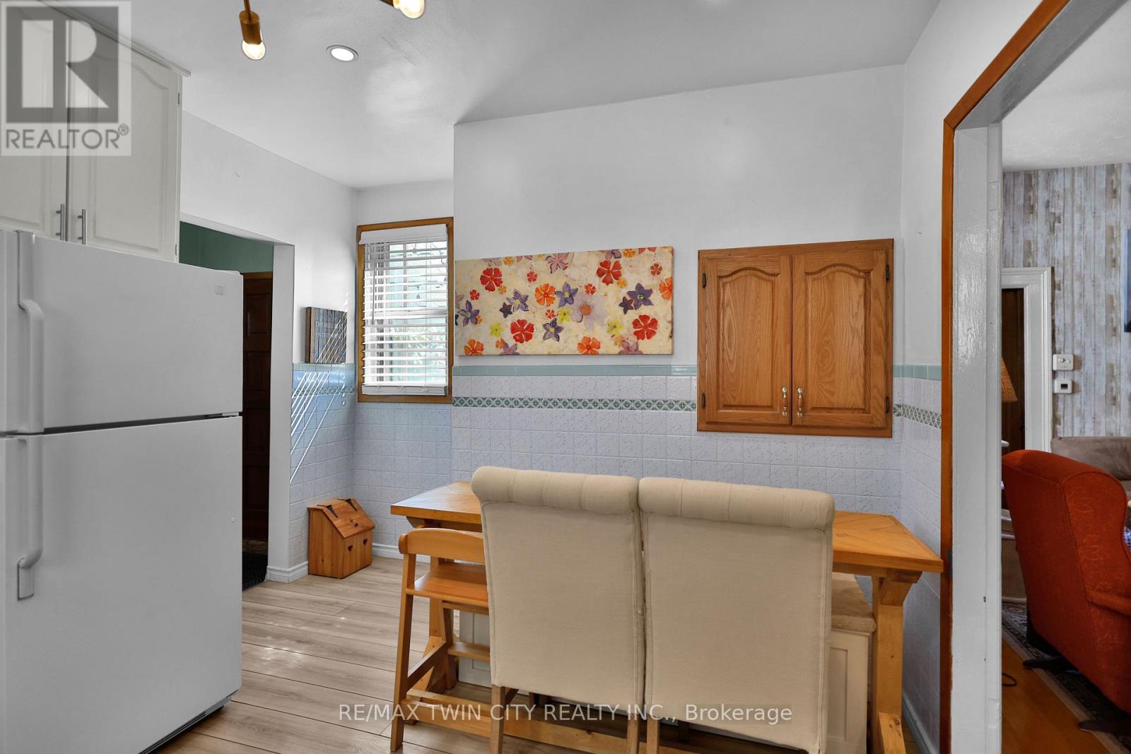 7 HALLS AVENUE - 15