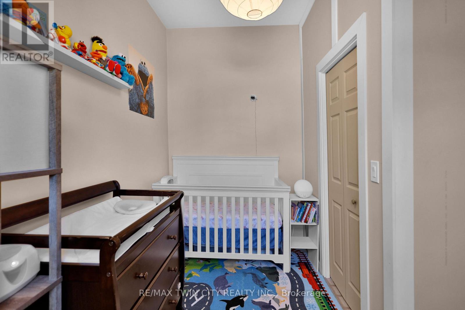 7 HALLS AVENUE - 20