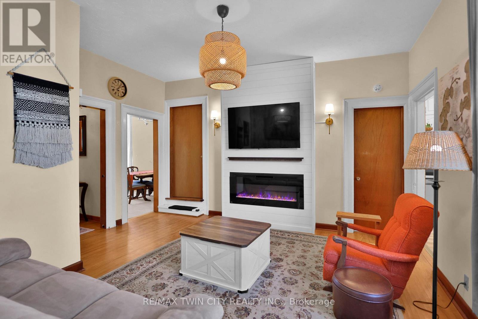 7 HALLS AVENUE, Brantford — photo 9