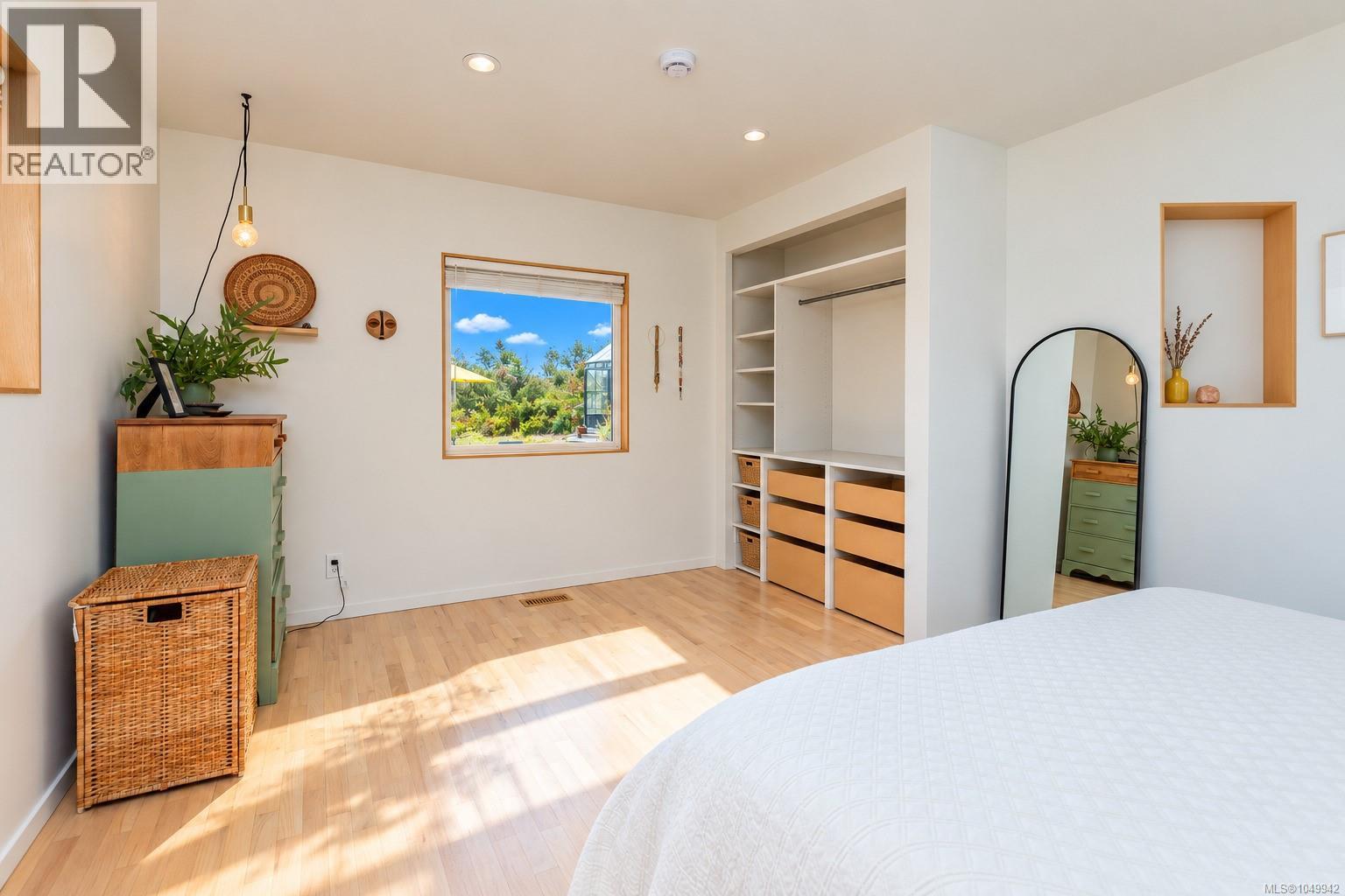 2105 Straitsview Rd - Image 26