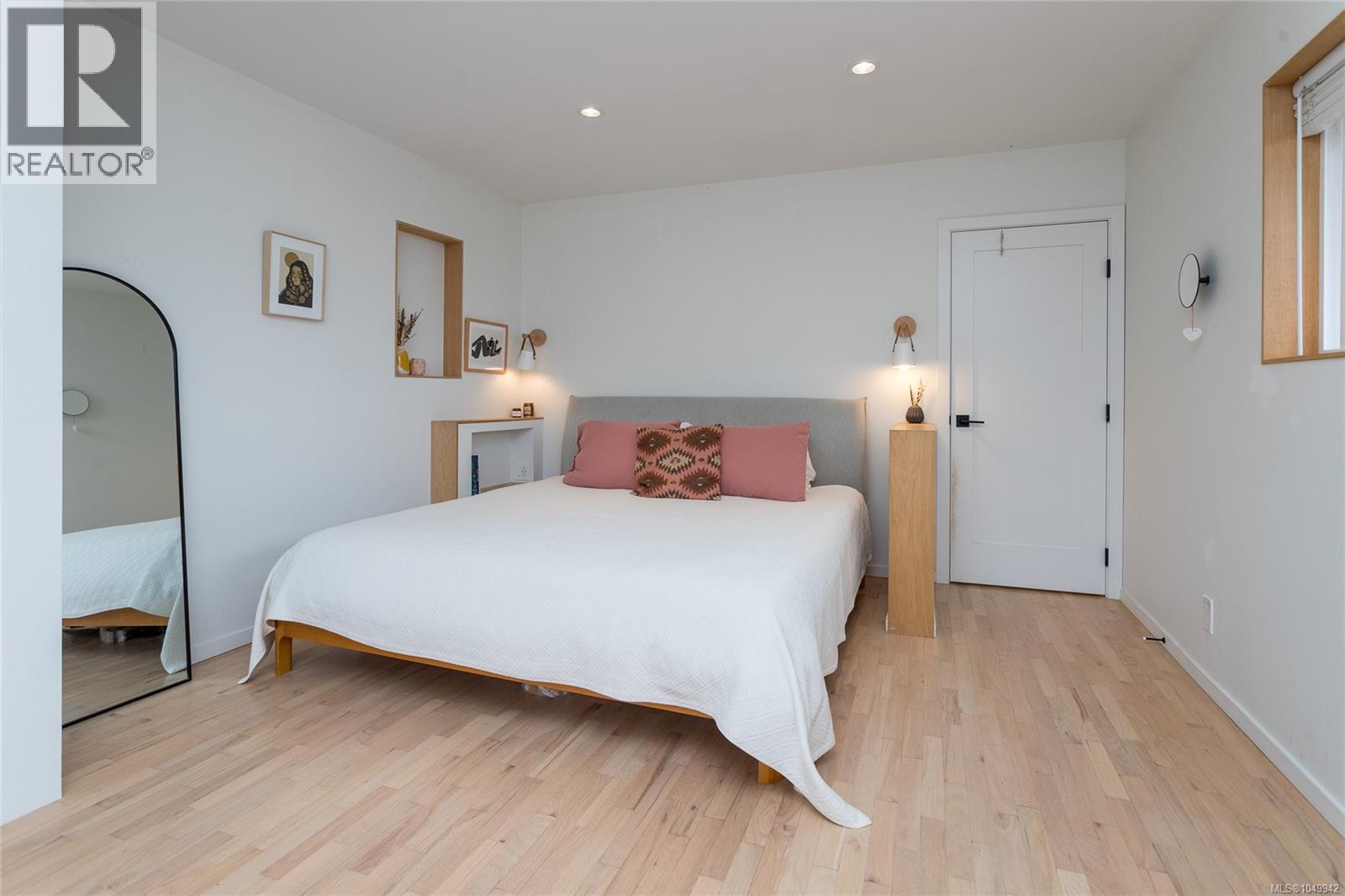 2105 Straitsview Rd - Image 24