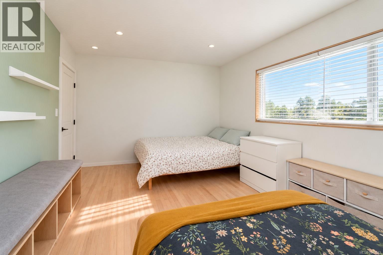 2105 Straitsview Rd - Image 35