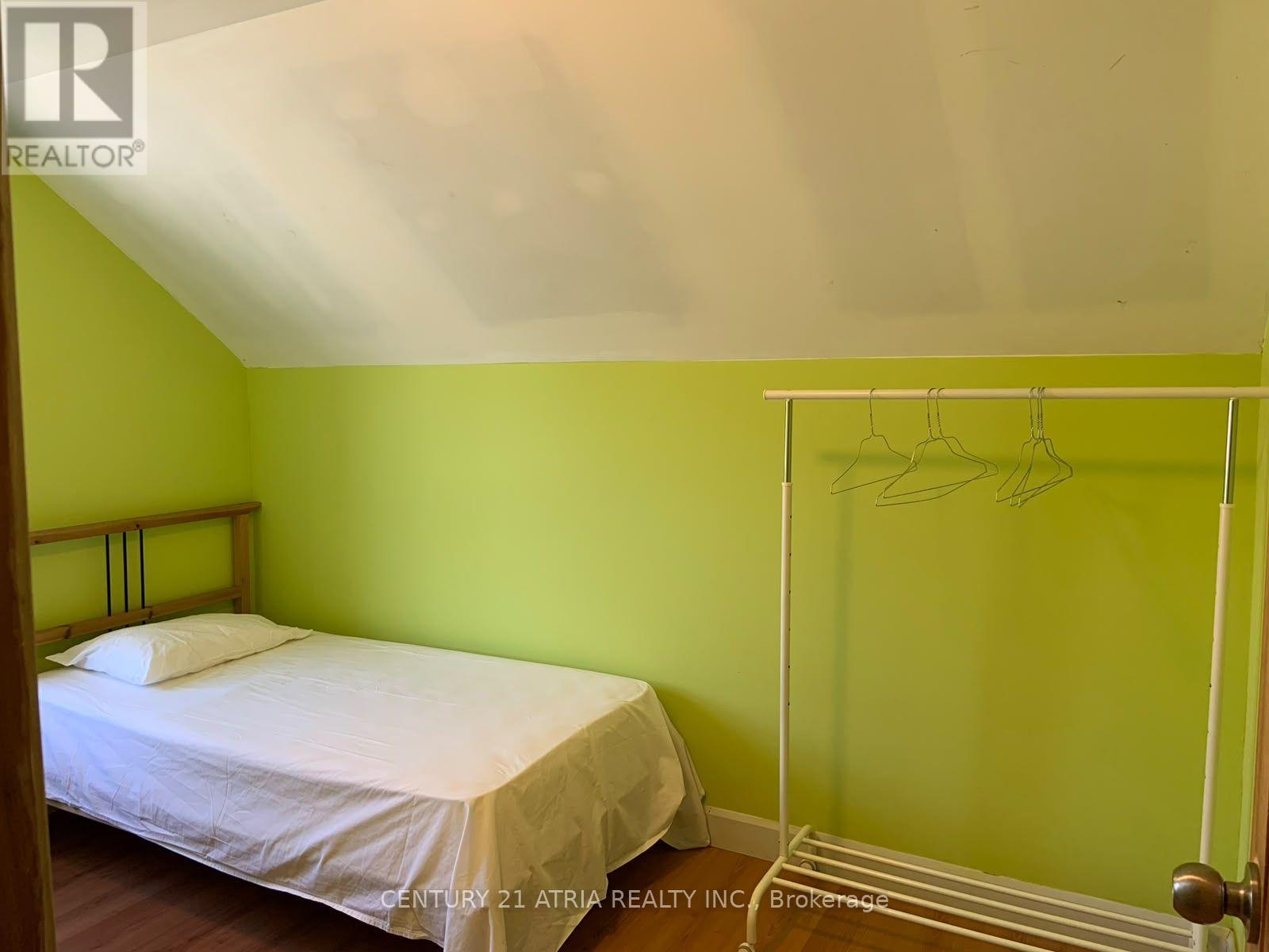713 CHAMBERLAIN STREET - 9