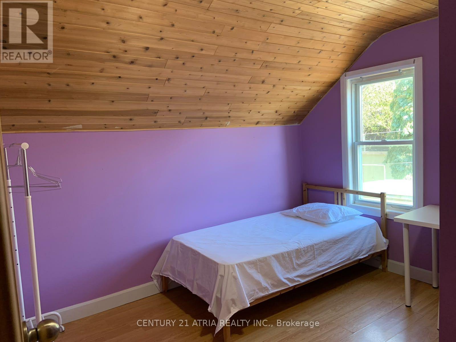 713 CHAMBERLAIN STREET - 12