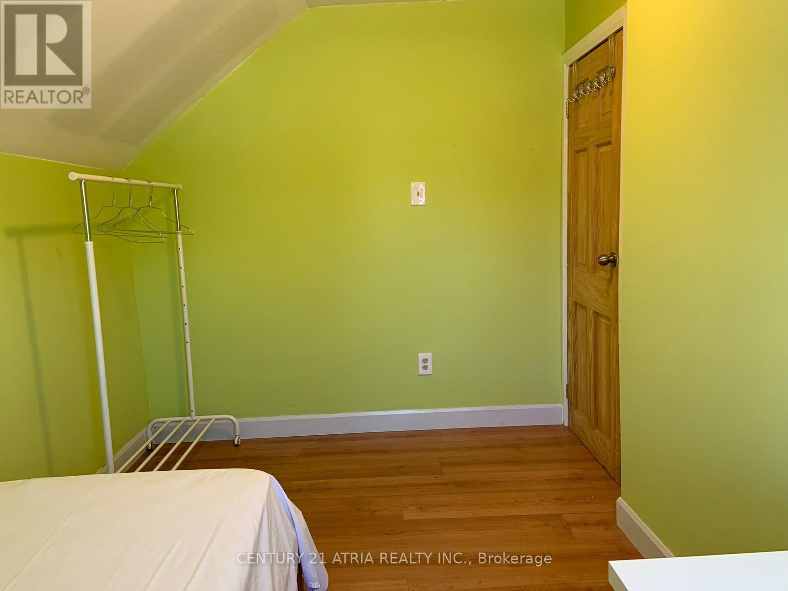 713 CHAMBERLAIN STREET - 11