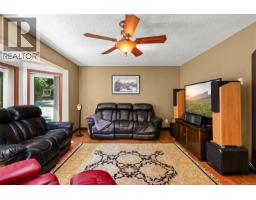 Living room - 2400 Clark Rd, Courtenay, BC V9J1T1 Photo 8