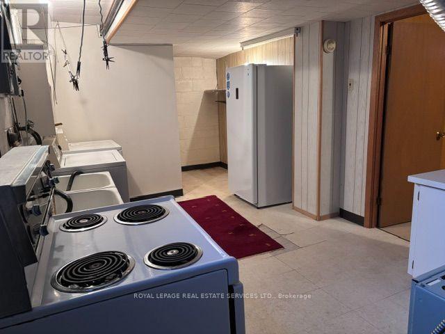 305 LA ROSE AVENUE - 21