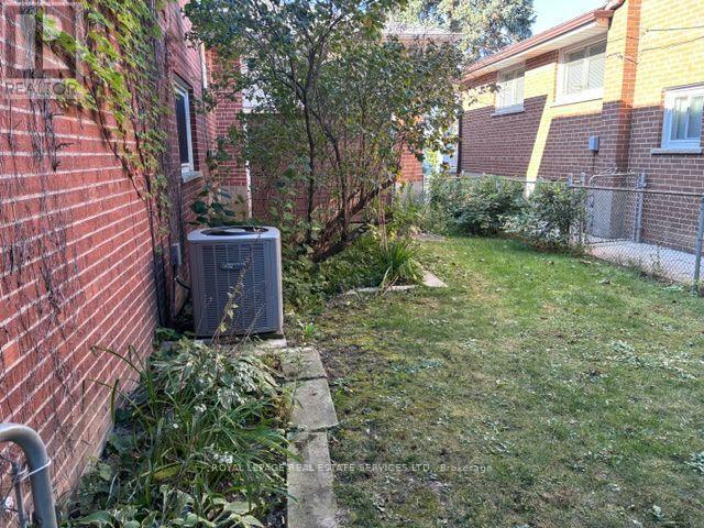 305 LA ROSE AVENUE - 25