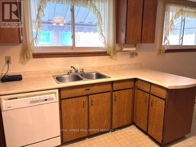 305 LA ROSE AVENUE - 8