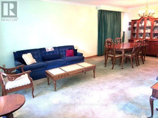 305 LA ROSE AVENUE - 5