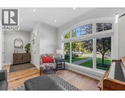 5pc Bathroom - 1211 19 Avenue Nw, Calgary, AB T2M1A3 Photo 7