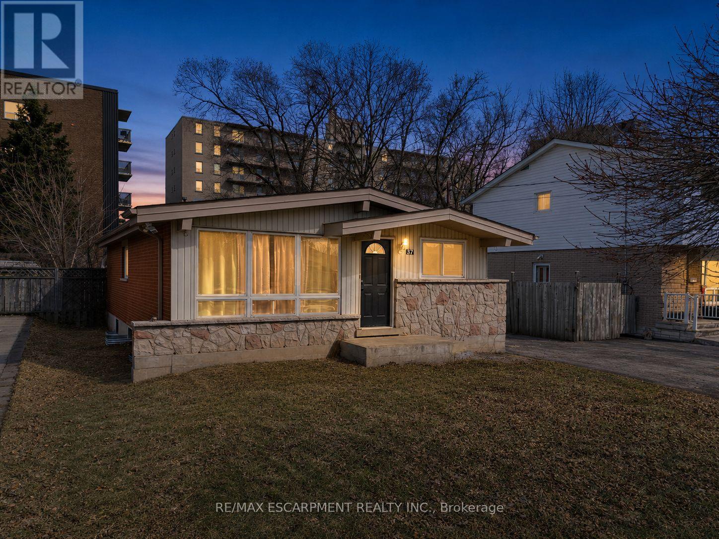 37 LILACSIDE DRIVE, Hamilton (Thorner)