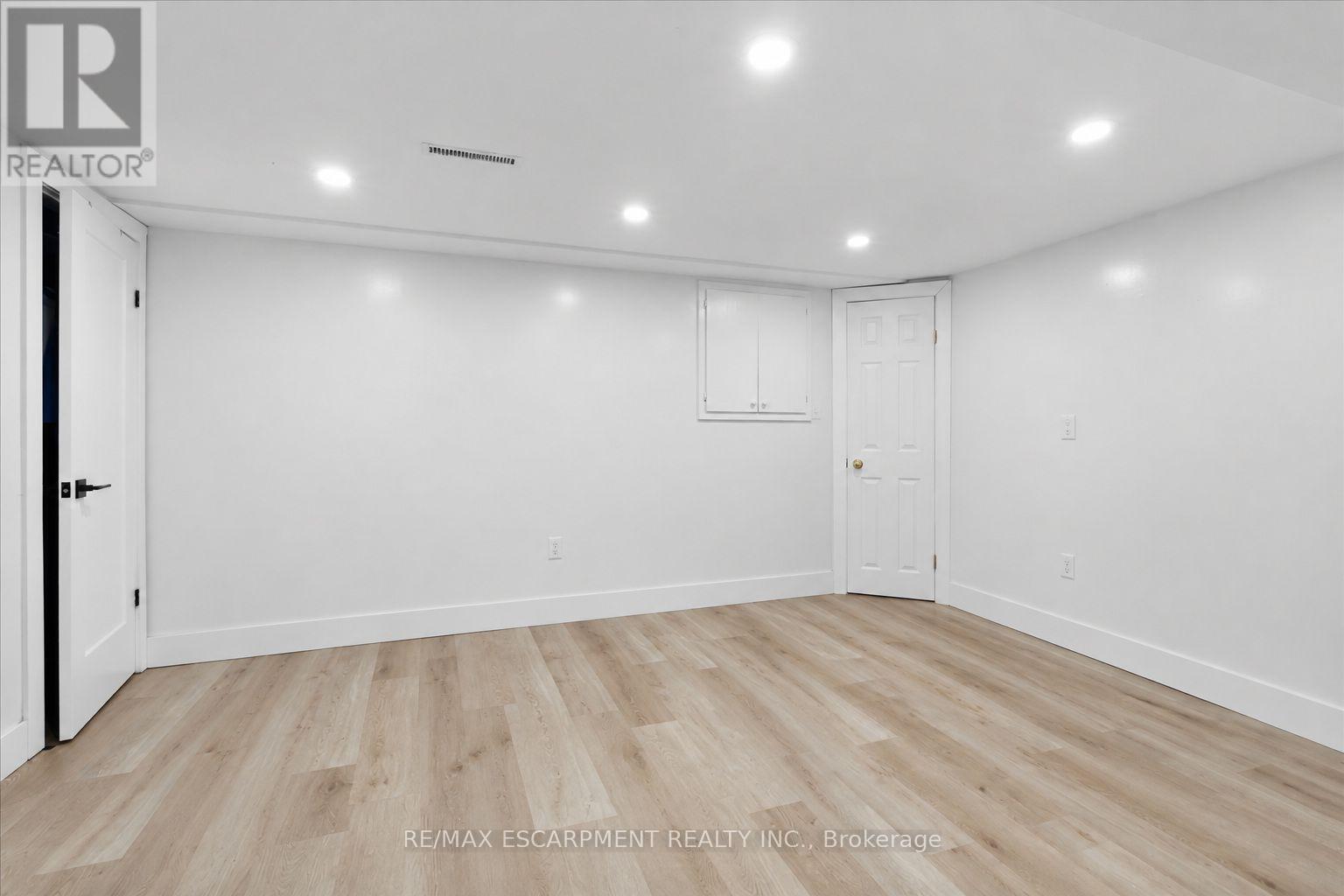 37 LILACSIDE DRIVE - 29