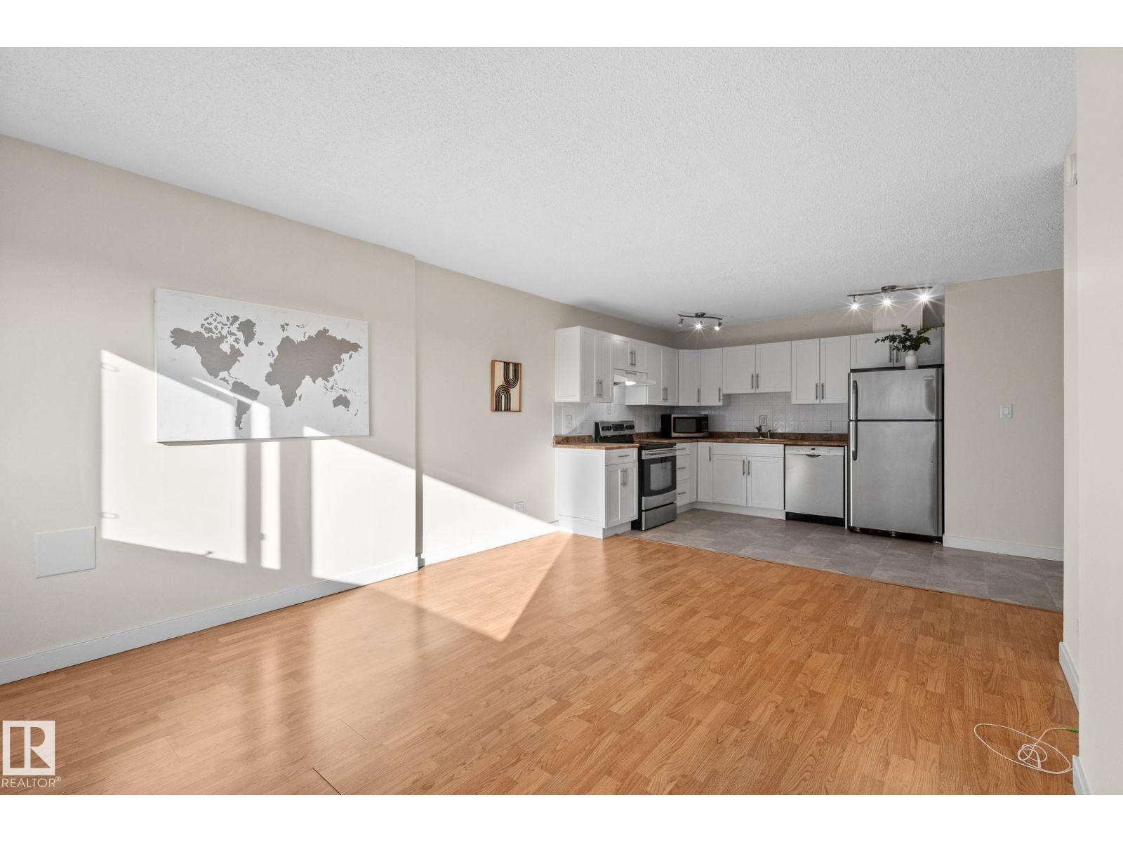 #1210 9710 105 ST NW - 10