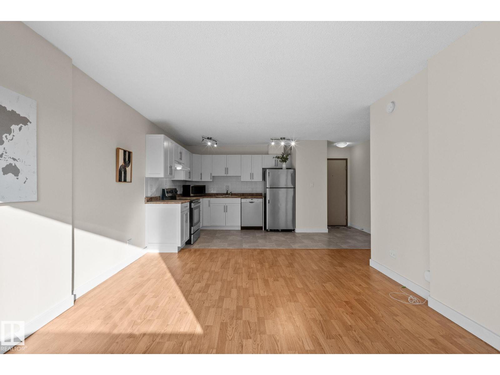 #1210 9710 105 ST NW - 11