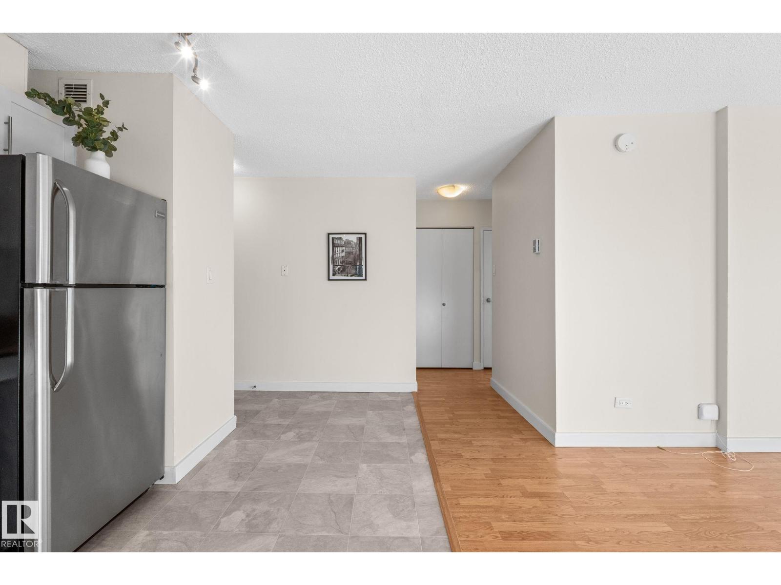 #1210 9710 105 ST NW - 15