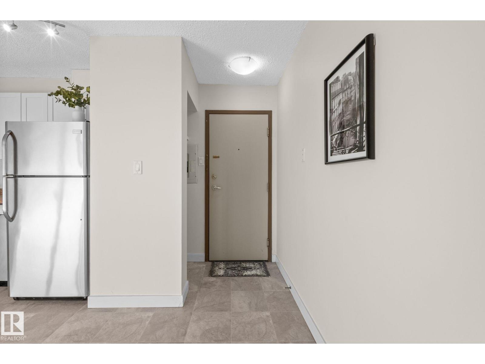 #1210 9710 105 ST NW - 3