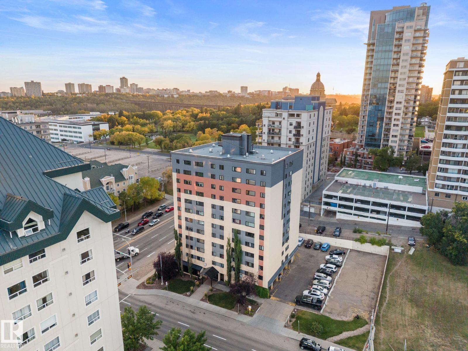 #1210 9710 105 ST NW - 35