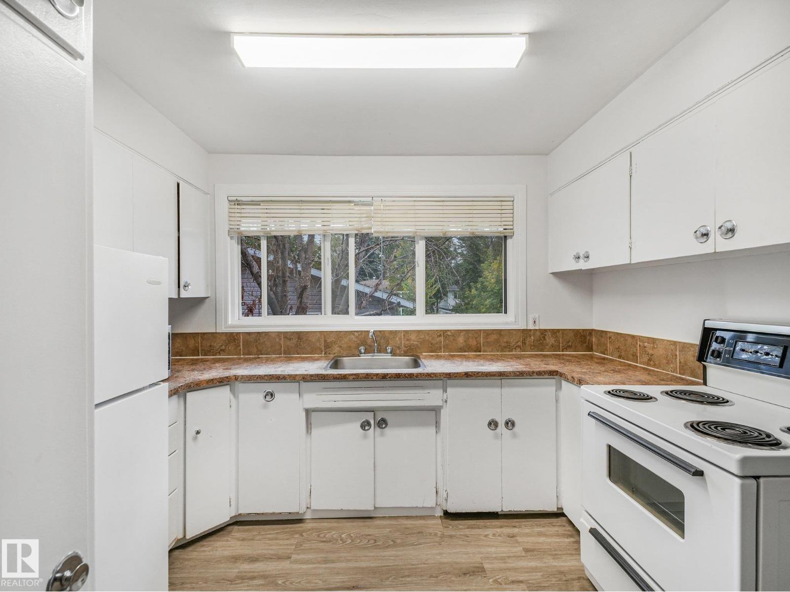12823 125 ST NW - 15