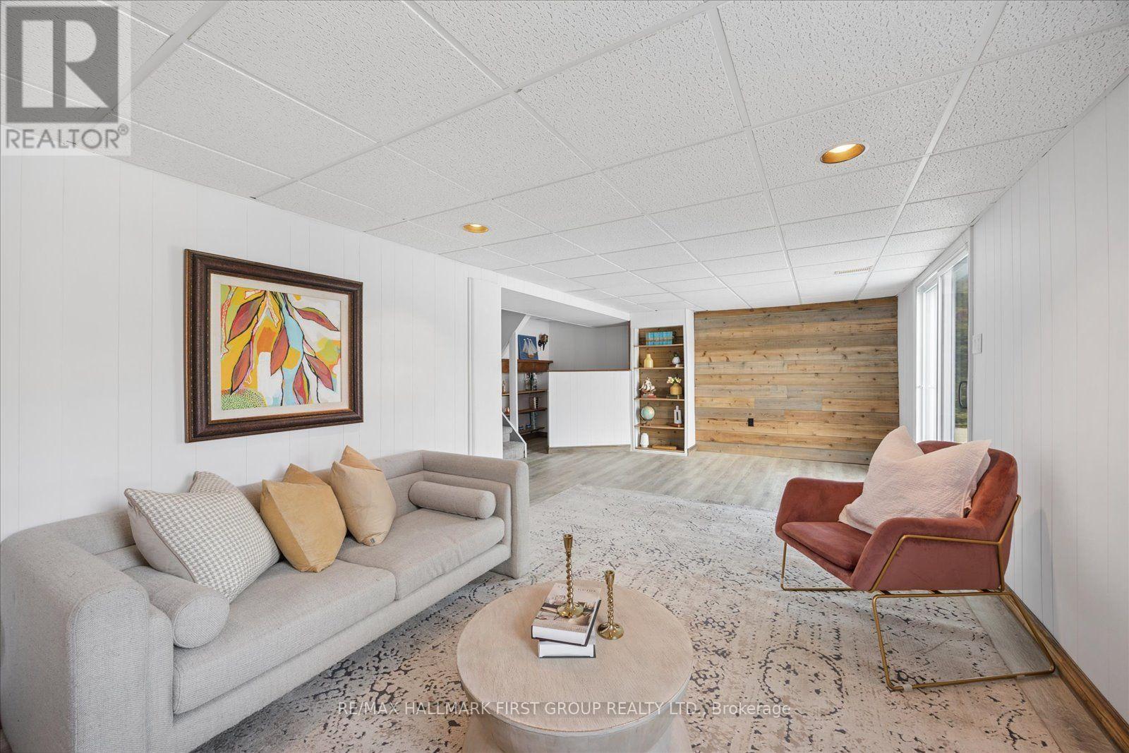 7 ARCHER DRIVE - 16
