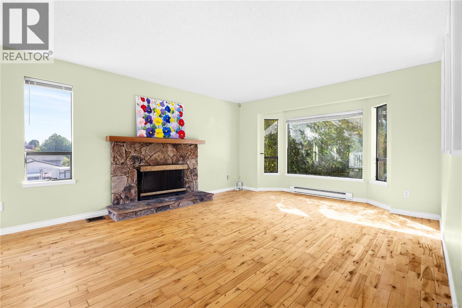 540 Dundas St - 9