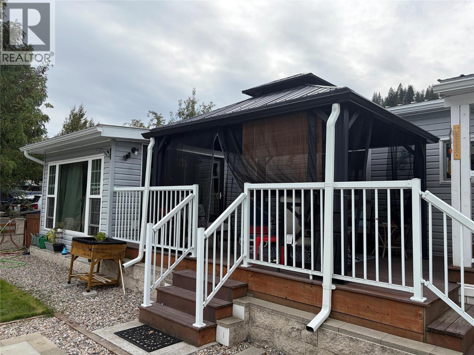 #17 1601 COLUMBIA Avenue, Castlegar, British Columbia, V1N1J1, Castlegar, British Columbia — photo 3 of 5