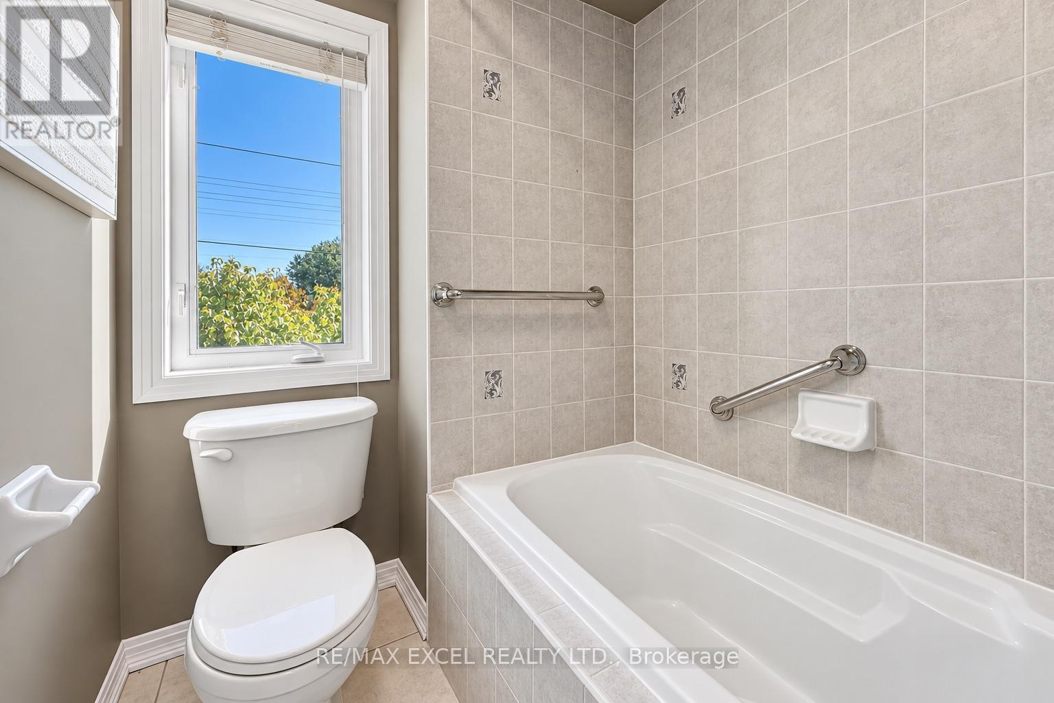 35 STONEHEATH CRESCENT - 40