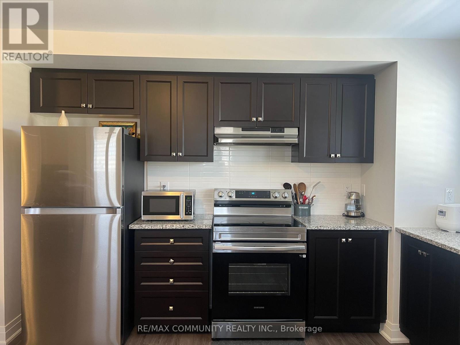 COACH HOUSE - 3570 BUR OAK AVENUE, Markham (Cornell) — photo 3