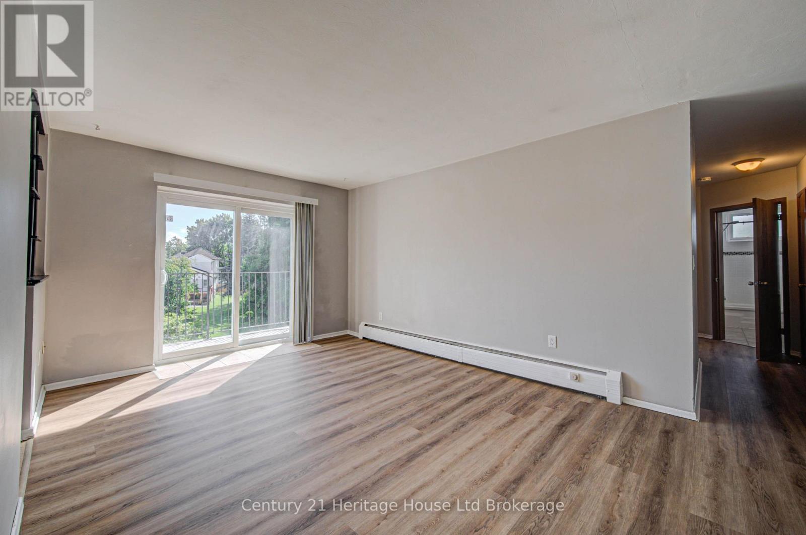 401 - 770 HUGHSON STREET, Woodstock (Woodstock - North) — photo 2