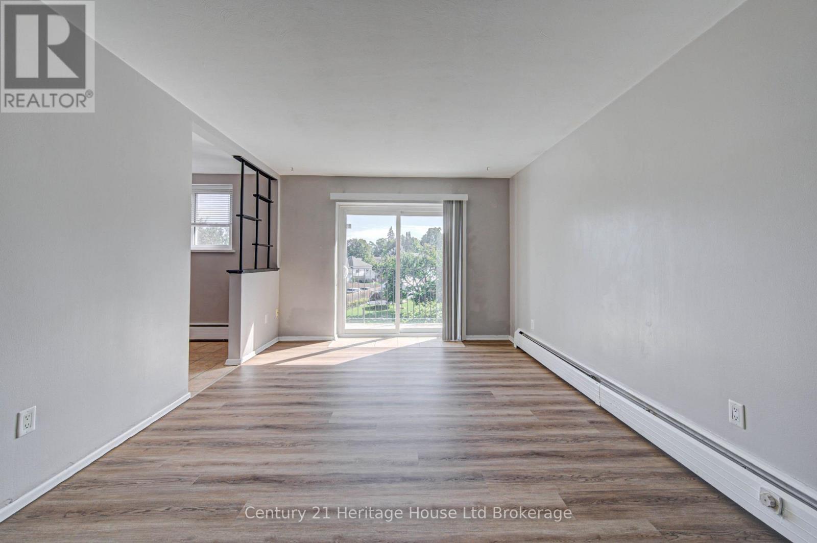 401 - 770 HUGHSON STREET, Woodstock (Woodstock - North) — photo 4