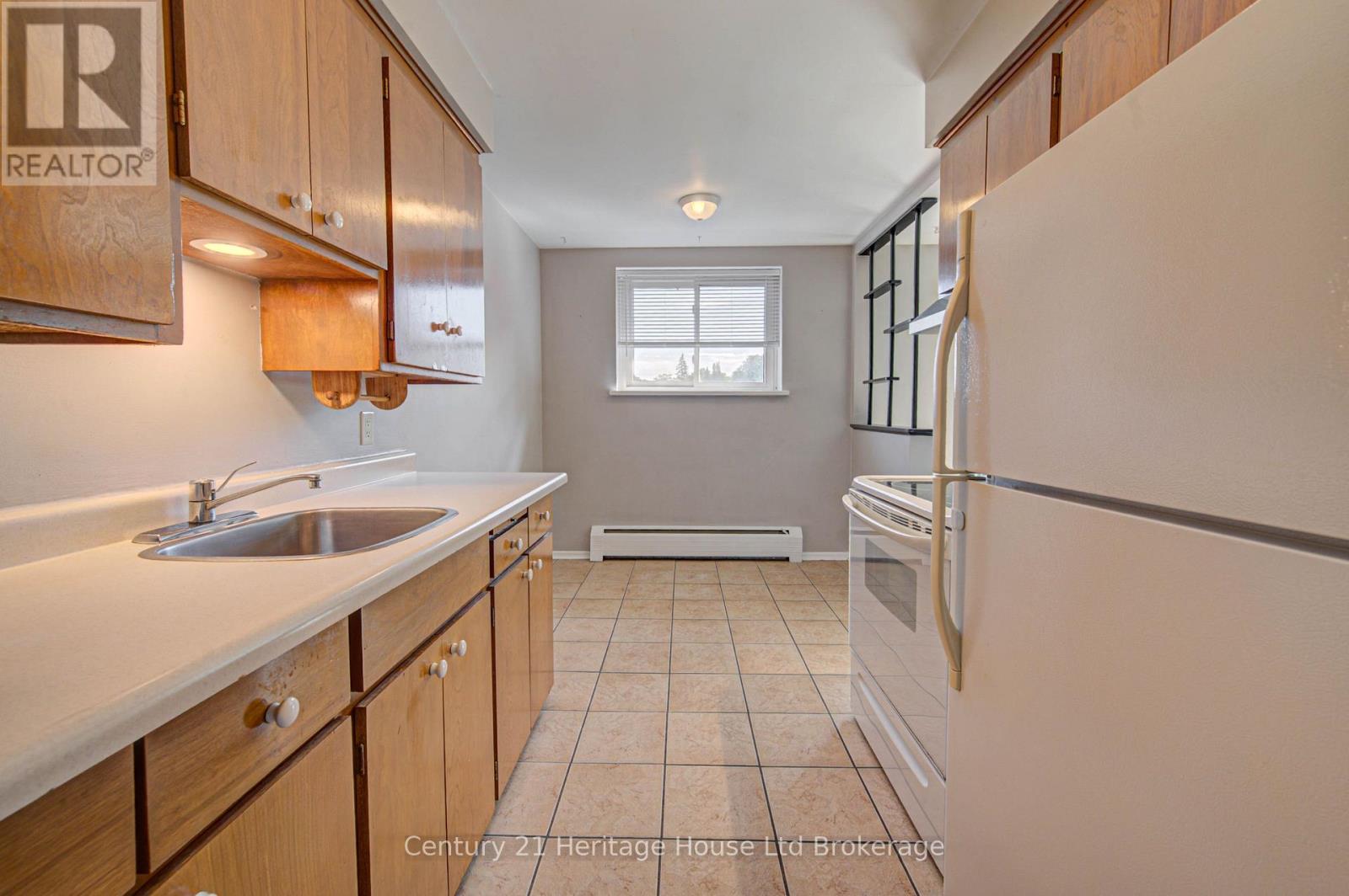 401 - 770 HUGHSON STREET, Woodstock (Woodstock - North) — photo 5