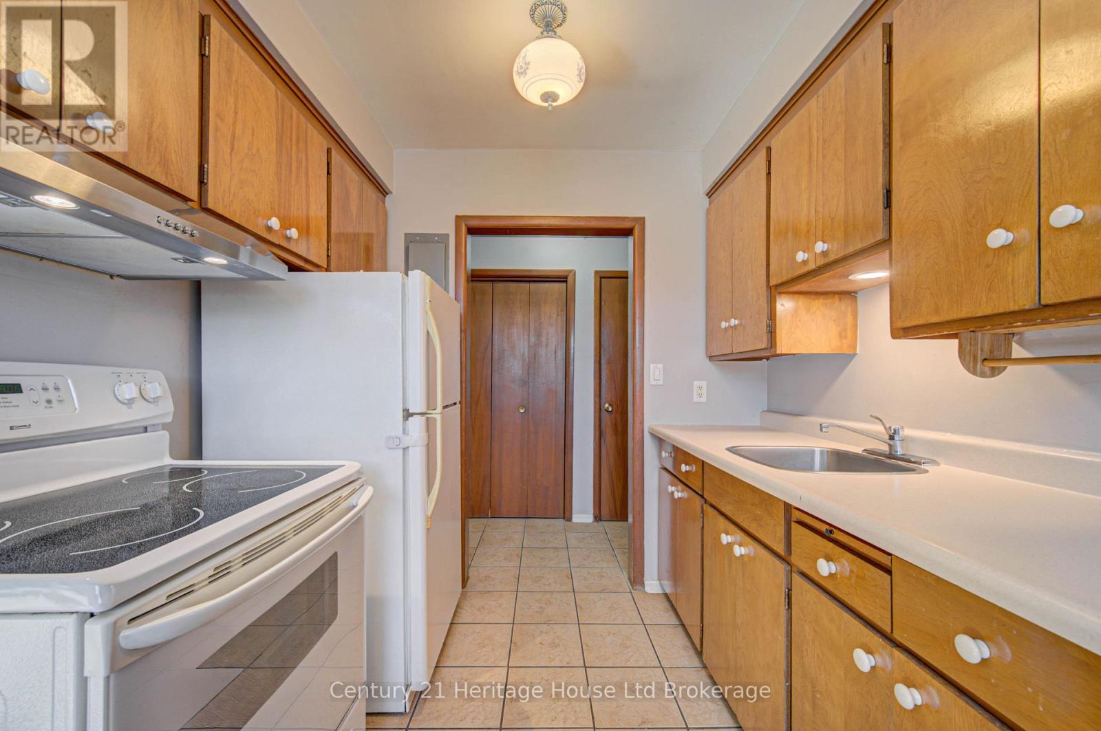 401 - 770 HUGHSON STREET, Woodstock (Woodstock - North) — photo 6