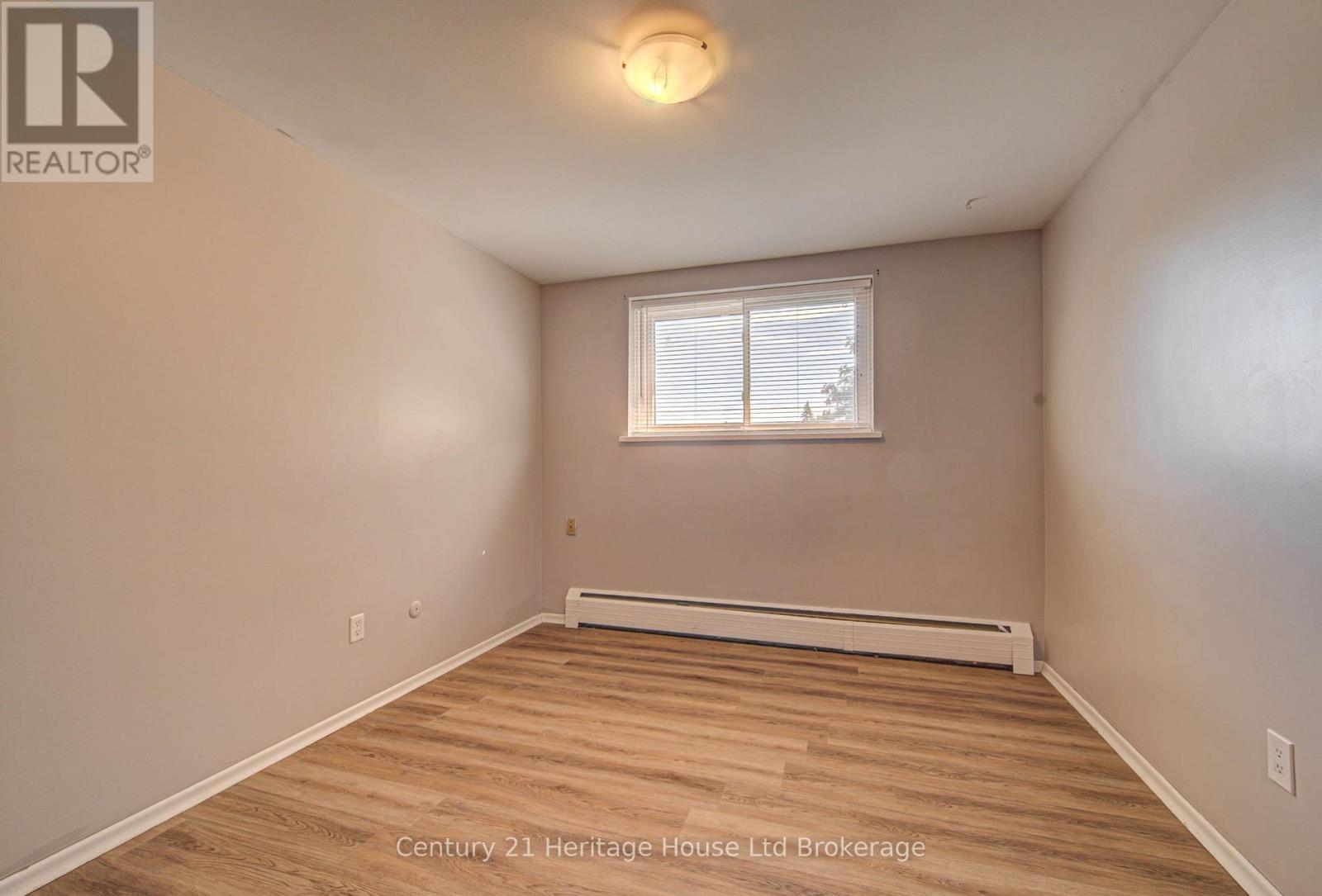 401 - 770 HUGHSON STREET, Woodstock (Woodstock - North) — photo 9