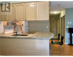 2304 - 909 Bay Street, Toronto, ON M5S3G2 Photo 9