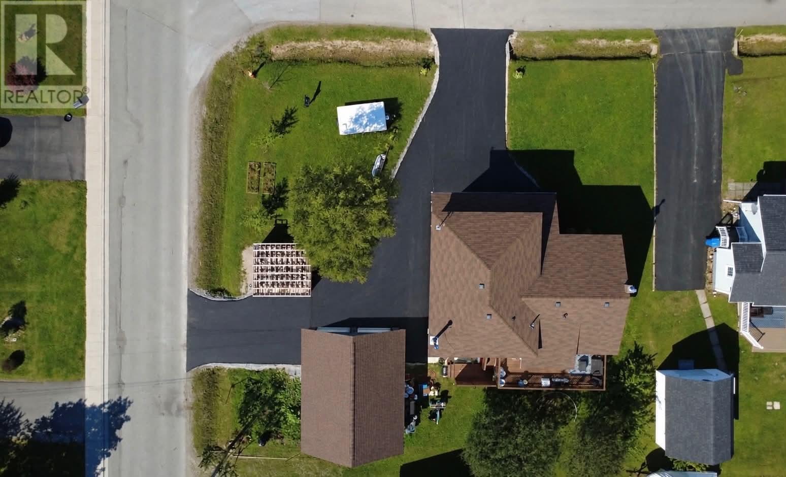 10 Castlewood Drive - 32