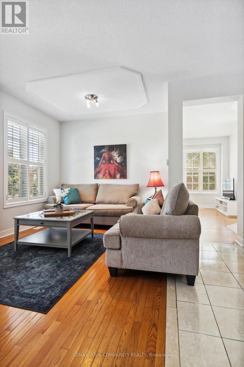 MAIN AND SECOND FLOOR - 39 LARK CRESCENT, Richmond Hill (Devonsleigh) — photo 4