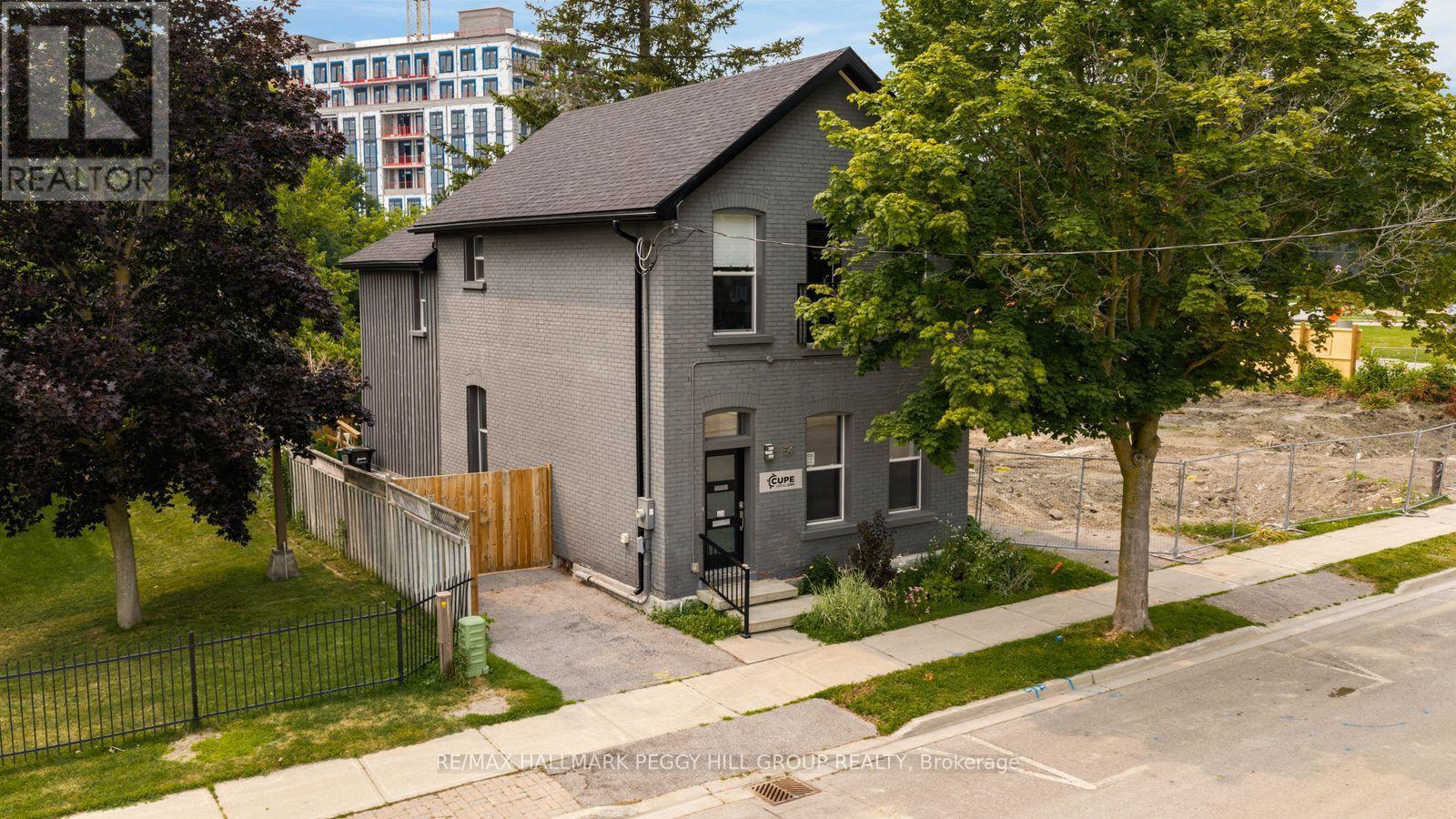 54 CLAPPERTON STREET, Barrie (City Centre)
