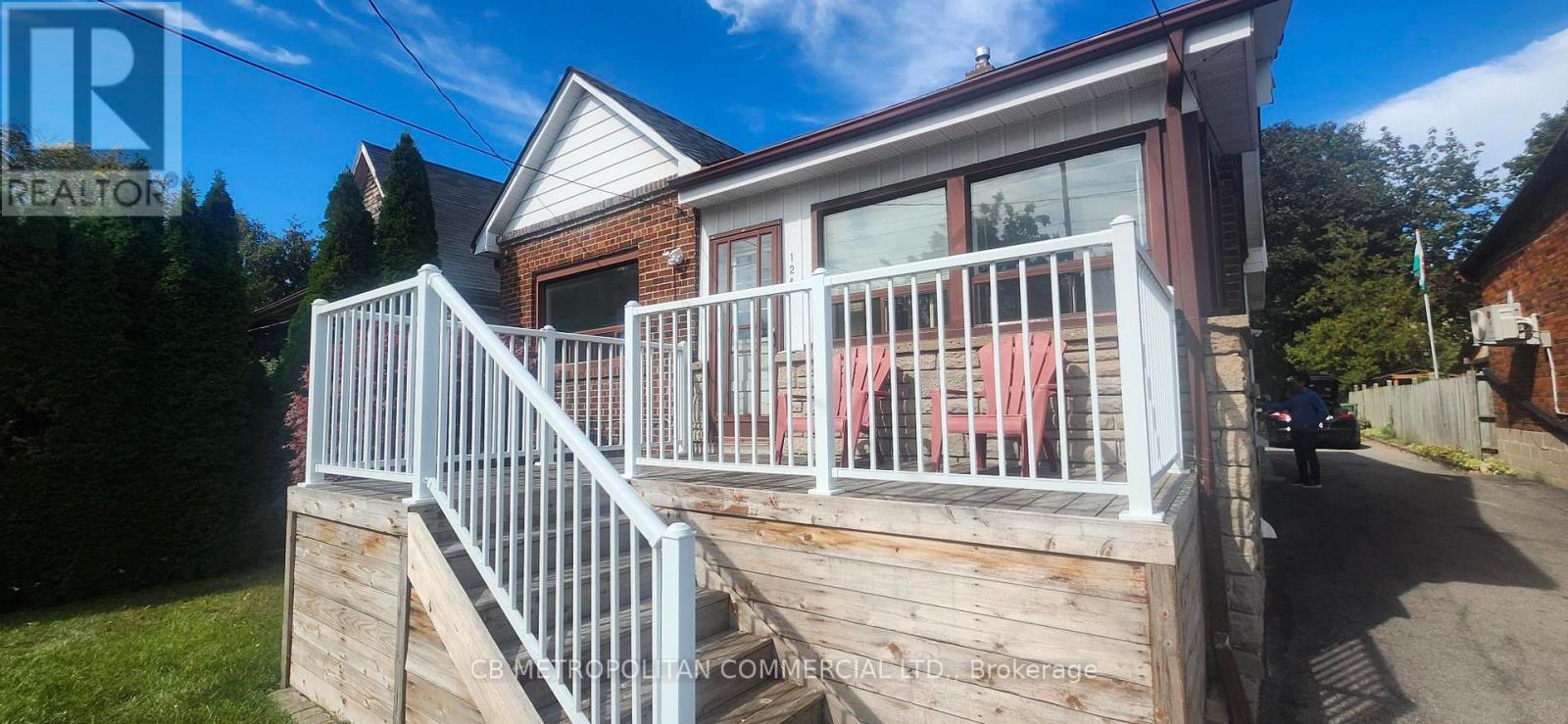 UPPER - 124 EVANS AVENUE, Toronto (Mimico) — photo 2