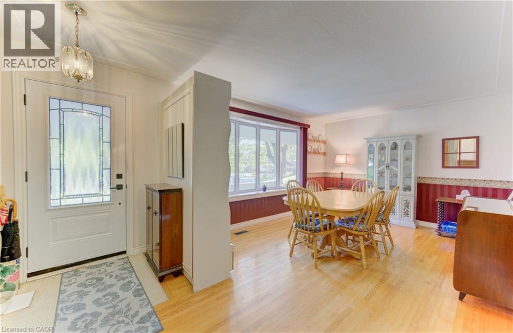 95 UPLANDS Drive — photo 3